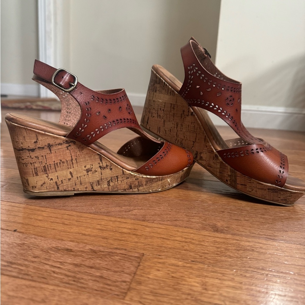 Size 11, brown, Maurice’s, espadrilles.